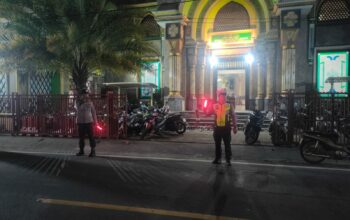 Ibadah Tenang! Polisi Kawal Tarawih di Masjid Prioritas Batulayar