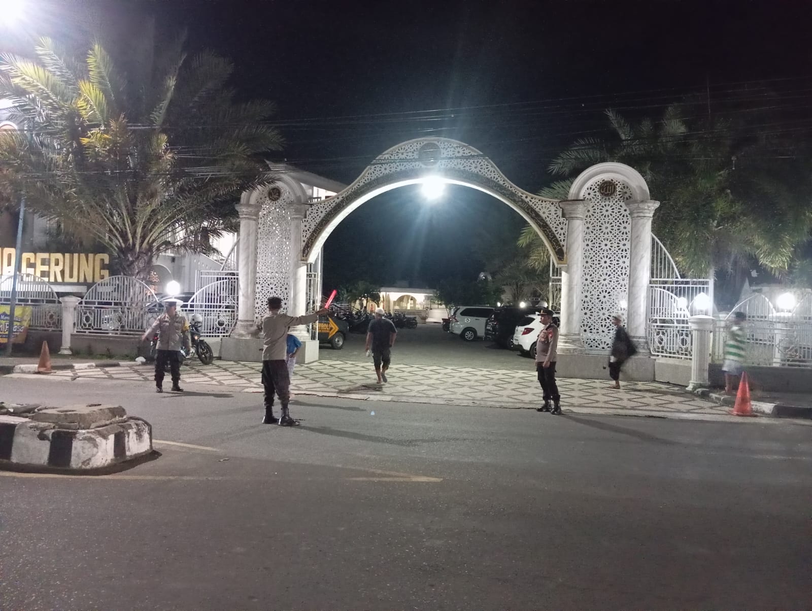 Pengamanan Ketat Salat Tarawih di Masjid Baital Atiq, Begini Suasananya!