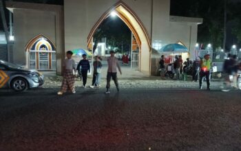 Aman dan Khusyuk! Polsek Kediri Jaga Ibadah Ramadhan di Masjid Jamiq