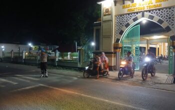 Polisi Hadir di Masjid, Sholat Tarawih di Sekotong Aman