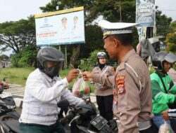 Polres Lombok Barat Berbagi Takjil: Ramadhan Penuh Berkah