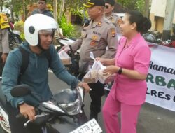 Polsek Batulayar Berbagi Takjil, Ramadhan Penuh Berkah!