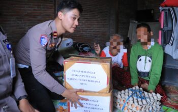 Jelang Ramadhan, Sat Lantas Polres Sumbawa Barat Terus Lakukan Cooling System Beri Bantuan ke Masyarakat