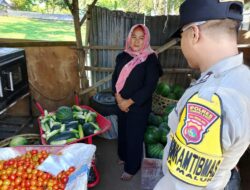 Bhabinkamtibmas Desa Maluk Lakukan Sambang ke Petani, Monitoring Pekarangan Pangan Bergizi