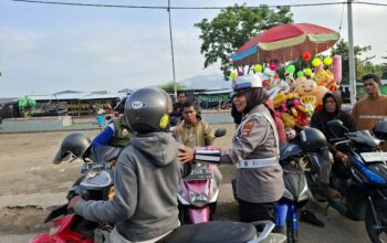 Sat Lantas Polres Bima Kota Laksanakan Himbauan Keselamatan Berlalu Lintas dan Pembagian Brosur