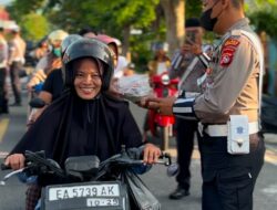 Sat Lantas Polres Sumbawa Gelar Kegiatan Sosial Berbagi Takjil di Bulan Ramadan