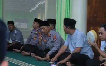 Jalin Silaturahmi dengan Masyarakat, Polres Sumbawa Barat Rutin Gelar Safari Ramadhan 1446 H/2025 M Di Masjid At-Taqwa Desa Tepas