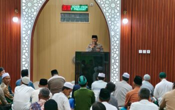 Laksanakan Tarawih Berjamaah, Kapolsek Sekongkang Sampaikan Pesan-pesan Kamtibmas kepada Masyarakat