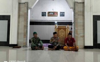 Muspika Manggelewa Gelar Tarawih Keliling, Warga Dihimbau Jaga Kamtibmas