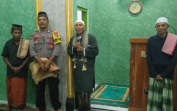 Babinkamtibmas Bripka Herianto Sambang dan Solat Taraweh Berjamaah di Masjid Al-Istiqomah Berikan Pesan Kamtibmas