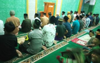 Bhabinkamtibmas Bripka Herianto Sambang dan Sholat Tarawih Berjamaah di Masjid Al-Istiqomah Berikan Pesan Kamtibmas