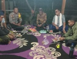 Ciptakan Situasi Kamtibmas yang kondusif di bulan Ramadhan Bhabinkamtibmas Desa Tatar lakukan sambang Desa malam hari
