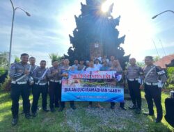 Sat Lantas Lakukan Bakti Riligi Di Pura Lingsar Bebengan