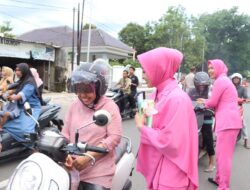 Momen Ramadhan 1446 H, Kapolres Bima Kota Bersama PJU dan Jajaran Bagikan Takjil Gratis