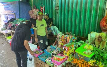 Ramadhan Damai, Polsek Rasbar Razia Petasan dan Mercon di Pasar Raya Bima