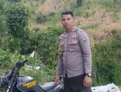 Bhabinkamtibmas Desa Rai Oi Bantu Warga Panen Jagung dalam Rangka Ketahanan Pangan Nasional