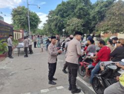 Sat Binmas Bersama Kapolres Sumbawa Bagikan Takjil Gratis Kepada Masyarakat