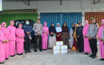 Ramadhan Penuh Berkah, Kapolres Bima Kota Berikan Bansos dan Bakti Kesehatan kepada Masyarakat Kurang Mampu