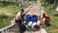 Samapta Polres Sumbawa Berikan Bantuan Air Bersih Untuk Pembangunan Fasilitas Umum di Pemakaman Katolik