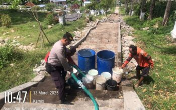 Samapta Polres Sumbawa Berikan Bantuan Air Bersih Untuk Pembangunan Fasilitas Umum di Pemakaman Katolik