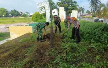 Kompak, TNI-Polri Di Kecamatan Utan Bersinergi Gotong Royong Bersama Pemerintah Dan Masyarakat