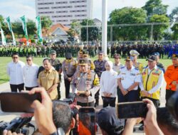 Kapolri Pimpin Apel Gelar Pasukan Operasi Ketupat 2025 di Surabaya