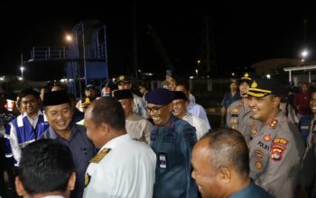 Kapolres Bima Kota Dampingi Gubernur NTB Tinjau Arus Mudik di Pelabuhan Bima