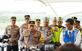 Tinjau KM 70 Tol Cikampek, Kapolri Pastikan Pelayanan Arus Mudik Lebaran 2025 Berjalan Maksimal
