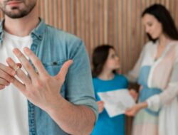 Perceraian: Siapa yang Paling Rugi?