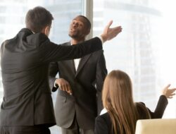 Jangan Jadi Korban! Hadapi Konflik Kantor dengan Cara Cerdas Ini