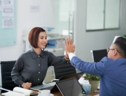 Peraturan Kerja Itu Nyebelin? Justru Bikin Karirmu Selamat!