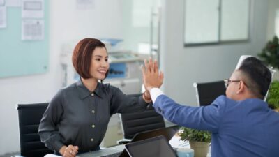 Peraturan Kerja Itu Nyebelin? Justru Bikin Karirmu Selamat!