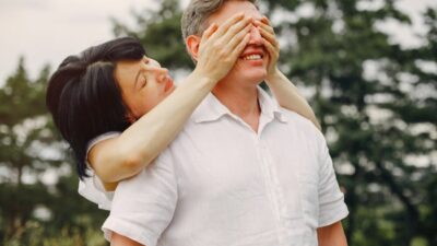 Beda Usia dalam Cinta: Bukti Bahagia atau Masalah Besar?