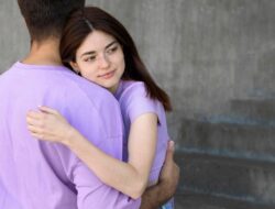 8 Bukti Bahwa Pasangan Benar-Benar Peduli Padamu