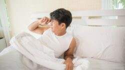 Bangun Tidur Basah Keringat? Bisa Jadi Tanda Penyakit Serius!