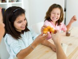 Benarkah Anak Bungsu Paling Dimanja? Ini Jawaban Ilmiahnya!