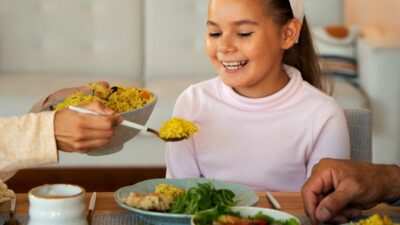 Stop Makanan Sampah! Ini 7 Nutrisi Ajaib Bikin Anak Pintar
