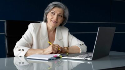 Senior di Tempat Kerja? Tanpa Skill Ini, Kariermu Bisa Tamat!