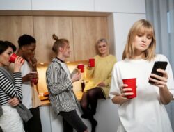 Kecemasan Sosial Itu Kutukan? Tunggu Dulu!