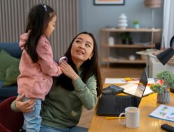 Ibu Rumah Tangga Kembali Kerja? Ini Kunci Suksesnya!