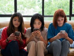 Komunikasi Digital: Kenapa Kita Justru Makin Kesepian?