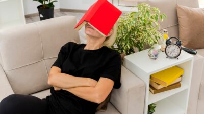 Pintar Tapi Malas? Ini 8 Bukti Kamu Sering Buang-Buang Waktu!