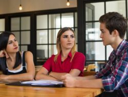 Jangan Baper! 5 Tanda Kamu Cuma Dianggap Teman