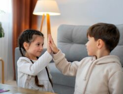 Jangan Paksa Anak Sukses! Ini Cara Benar Mendidik Anak