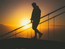 Terjebak di Kelas Menengah! Kenapa Hidup Makin Sulit?