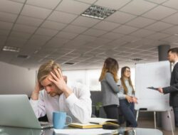 Lingkungan Kerja yang Buruk, Mengintai Kesehatan Mental