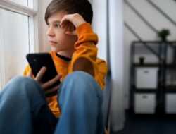 Anak Pendiam? Awas, Bisa Jadi Korban Cyberbullying!