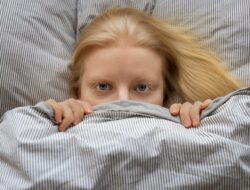 Jangan Panik! Ini Cara Ampuh Atasi Anak Tantrum Sebelum Tidur