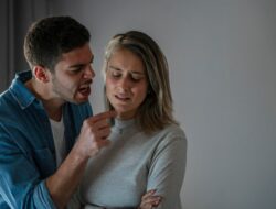 Jangan Anggap Wajar 10 Kebiasaan Suami Ini, Bisa Fatal!