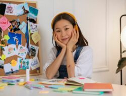 15 Pelajaran Hidup yang Bikin Anak Gadis Jadi Kuat dan Mandiri